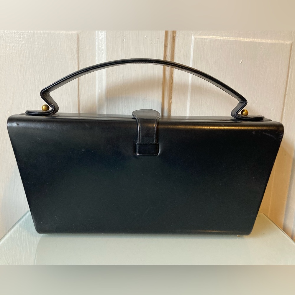 Vintage navy leather handbag. 1940-1950s. Cute details, hard sides